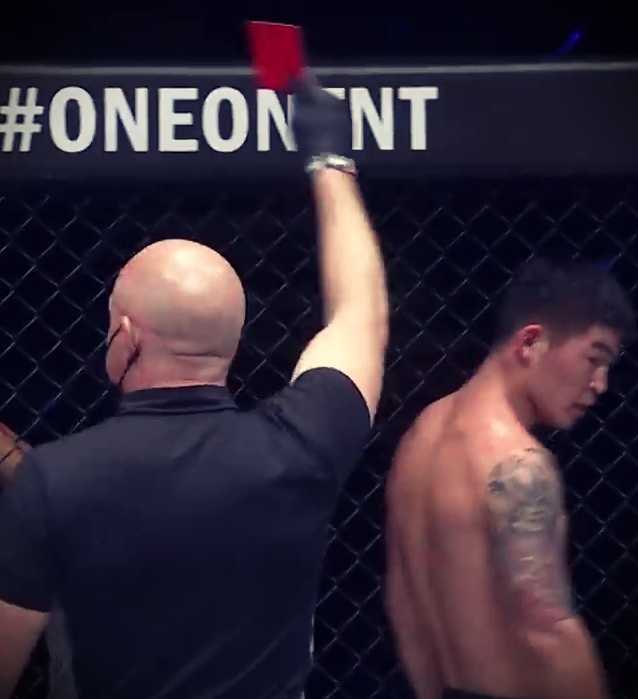 Shinechagtga Zoltsetseg receiving a red card in ONE Championship